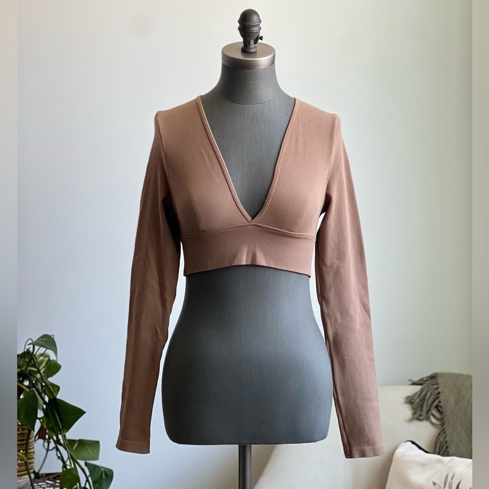 Wild Fable Tan Fitted Long Sleeve Workout Cropped Top
